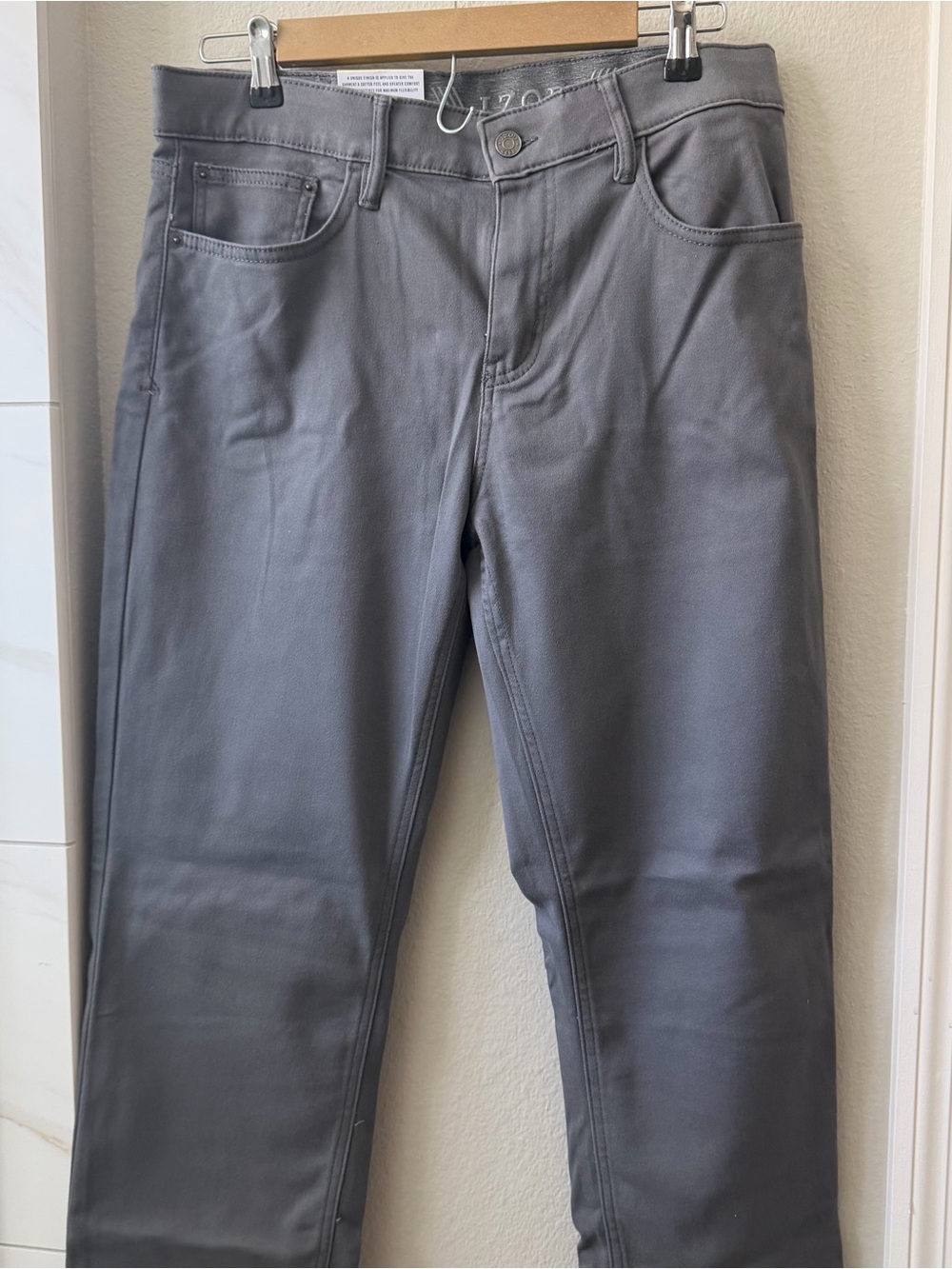 Izod Slim Straight Men's Jeans in Gray